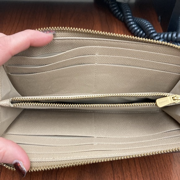 COACH long wallet approx 8x4. - Picture 7 of 9